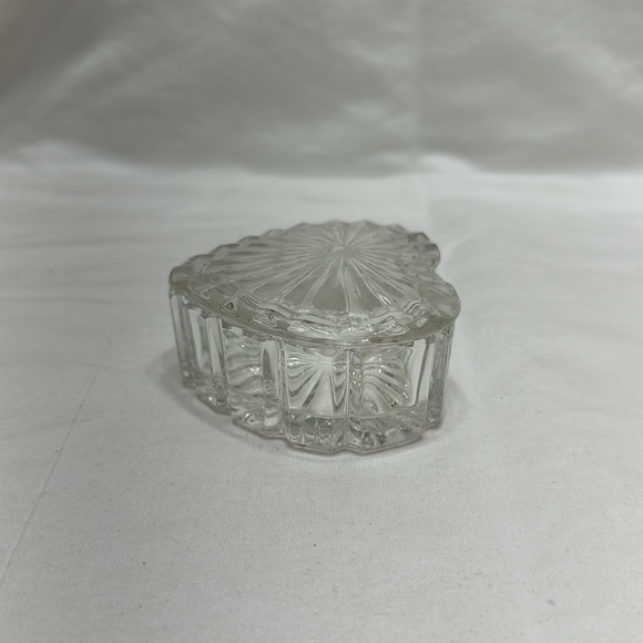 Heart shaped glass jewelry box - Picture 5 of 8